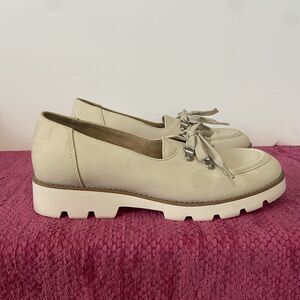 Vionic Teagan Nubuck Leather Oxford Loafers Cream Beige Size 8